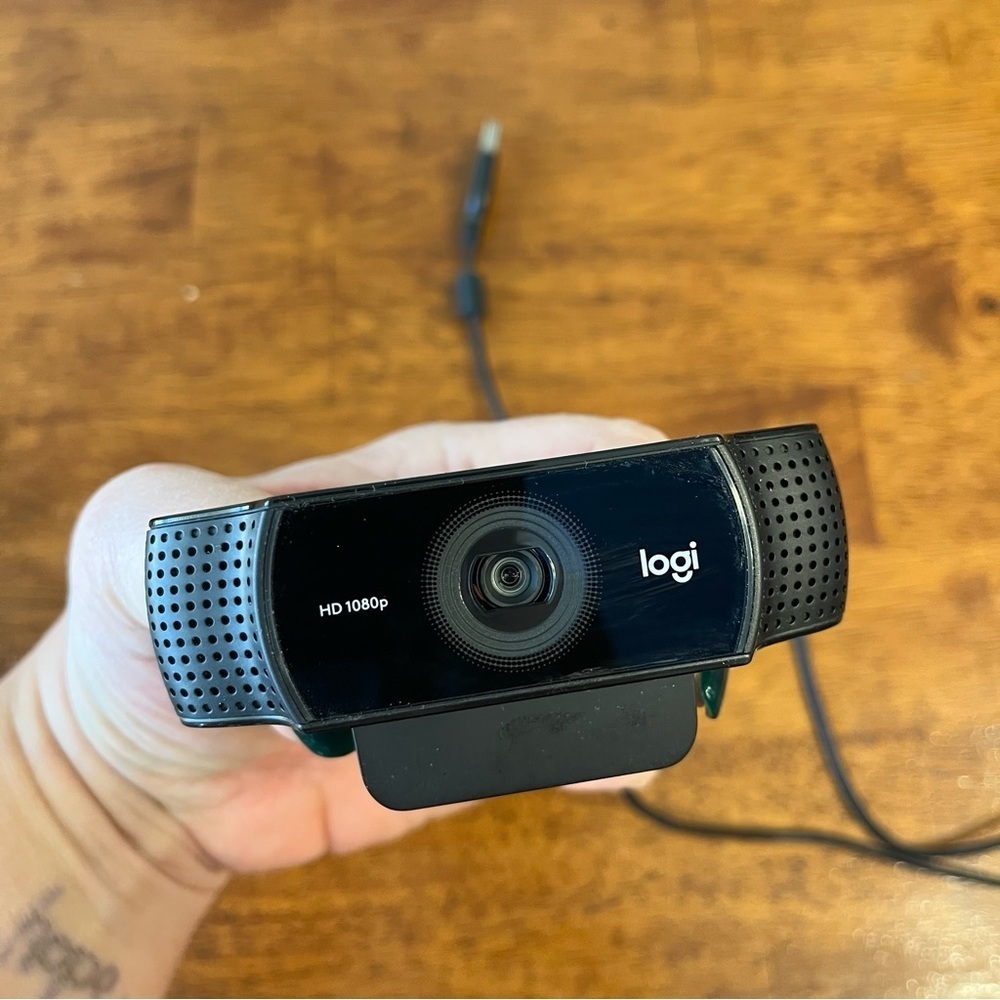Logitech HD 1080p Webcam - Black - Picture 4 of 6